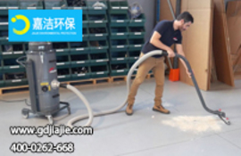 如何給工作中的工業(yè)吸塵器降溫？